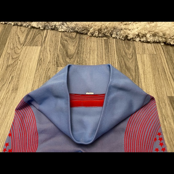 Fabletics Seamless Stars and Stripes Blue and Red 7/8 Leggings - Picture 11 of 14